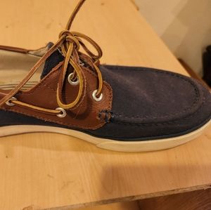 Men's boat shoes, in blue with brown leather detail, in size 12